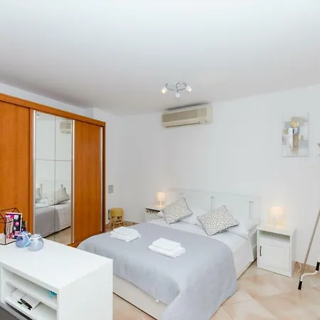 Studio Apartman - Zenta 公寓