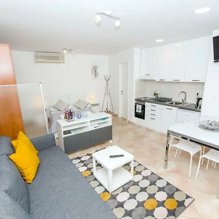 Studio Apartman - Zenta 公寓